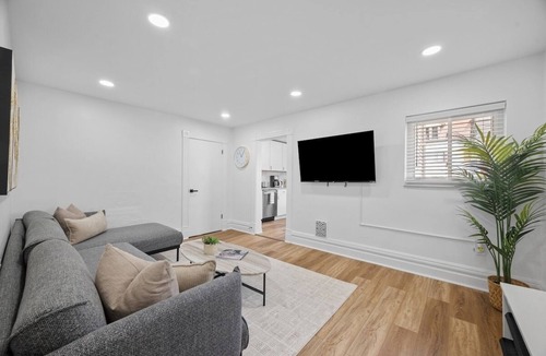 Millvale Apartment | Pittsburgh/Millvale Bright & Stylish 4BD w/Parking