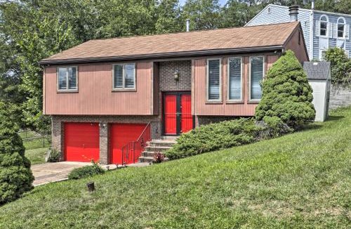 Brighton Heights House | Pittsburgh Retreat w/Deck ~ 4 Mi to Dtwn!