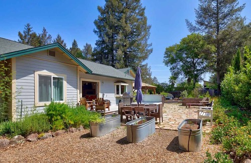 Freestone House | Pixel Place👾Private Retro Arcade👾Backyard Oasis