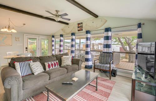 Graford House | PK Lake Getaway w/Dock: 9 Mi to Rocker B Ranch!