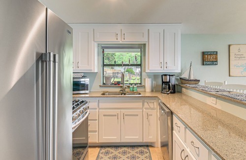 Graford House | PK Lake Getaway w/Dock: 9 Mi to Rocker B Ranch!