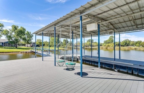 Graford House | PK Lake Retreat | Private Beach, Bring Your Boat, Ultimate Game Room & Hot Tub