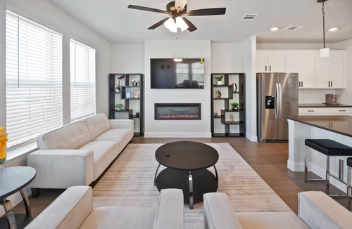 Plano House | PL088 – World Cup Stay - 30min to Toyota Base - Sleeps 6 - Free Parking