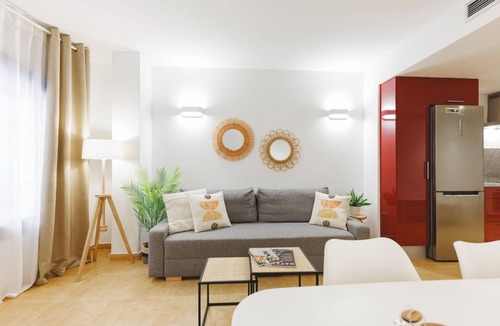 el Mercadal Apartment | Plaça Catalunya Terrace - Holiday Apartment Girona | Bravissimo