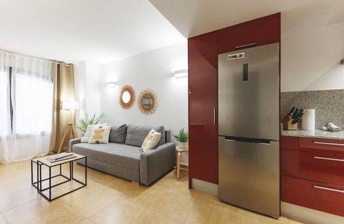 el Mercadal Apartment | Plaça Catalunya Terrace - Holiday Apartment Girona | Bravissimo