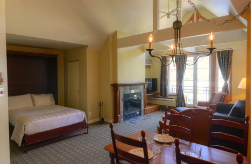 Mont-Tremblant Pedestrian Village Hotel | Place St-Bernard
