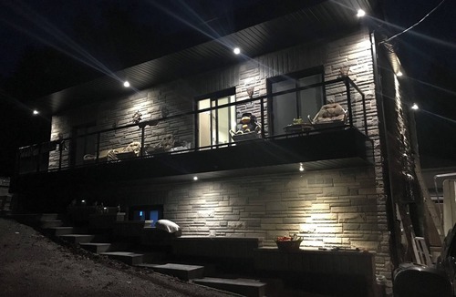 Dunsford Villa | Places to stay bbq ac heat parking wiffi