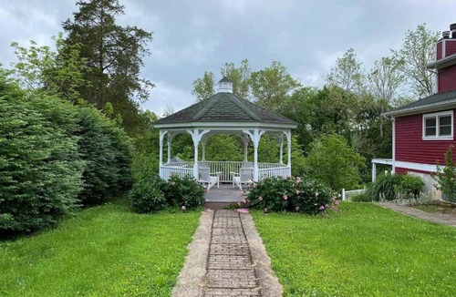 Fredericktown Bed & Breakfast | Plain & Fancy Bed & Breakfast