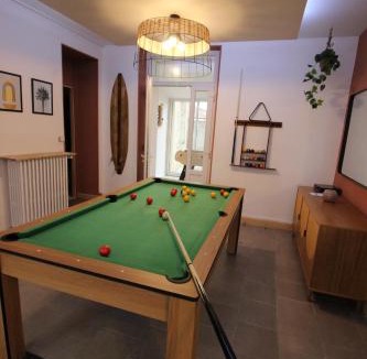 Verdun Apartment | Plain-Pied - 5 couchages - Billard - BabyFoot - Terrasse - Jardin - Véranda - 4 chambres & canapé convertible - Netflix - Amazon Prime - WIFI - Stationnement gratuit devant - Verdun Centre - Géré par Presta-Zen'Services