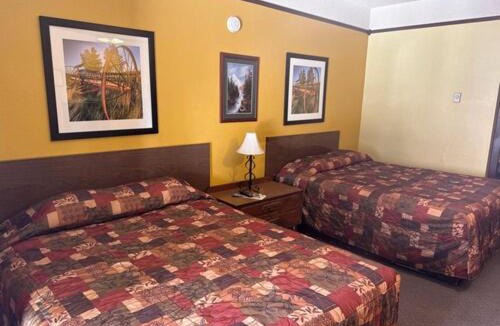 Douglas Hotel | Plains motel