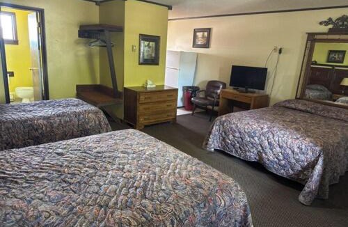 Douglas Hotel | Plains motel