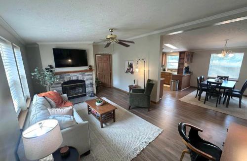 Plainview House | Plainview Vineyard Retreat Sleeps 8