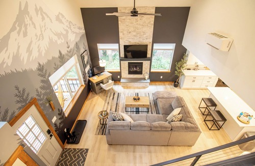 Ashford House | Plan For Spring! Sleeps 8 - Hot Tub - Fire Pit