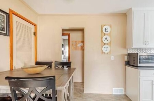 Hermann Apartment | Plane Suite at Brickhouse Inn
