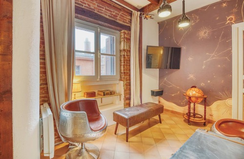 Arnaud Bernard Apartment | Planet 612 - Capitol view