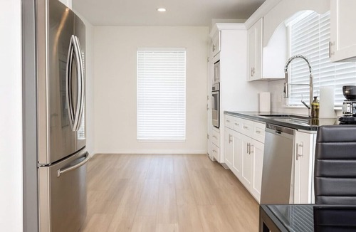 Plano House | Plano Hideaway | Relax, Swim, Play Together*1 Room