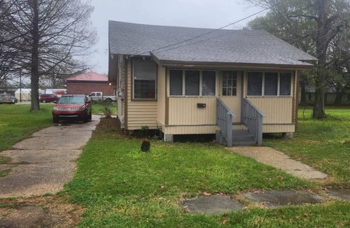 Mid City North House | Plant Workers Home Away From Home