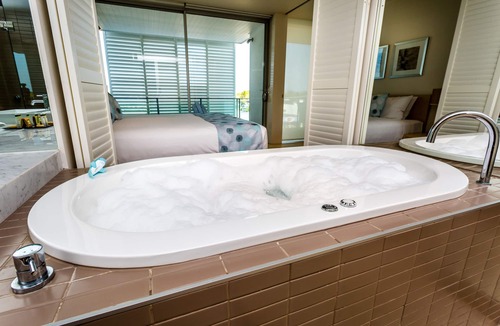 Rainbow Beach Hotel | Plantation Resort at Rainbow