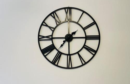 Stonnall House | Plantsbrook Place - Luxury 4 bed House + Parking