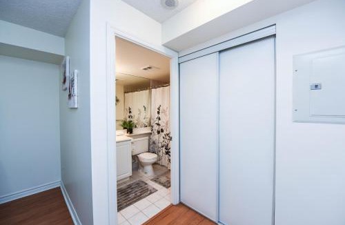 Downtown Mississauga Apartment | PlanURstay - Luxury 1BR Condo with City View