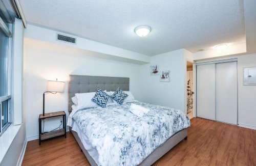 Downtown Mississauga Apartment | PlanURstay - Luxury 1BR Condo with City View