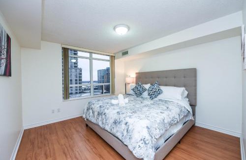 Downtown Mississauga Apartment | PlanURstay - Luxury 1BR Condo with City View