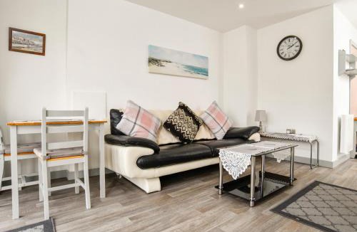 Ty Croes House | Plas Bach