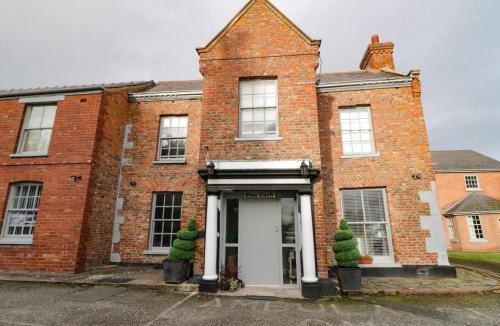 Saint Asaph House | Plas Coch