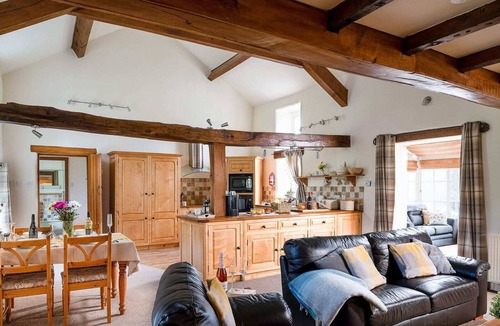 Llanrwst Cottage | Plas Iwrwg Granary Su