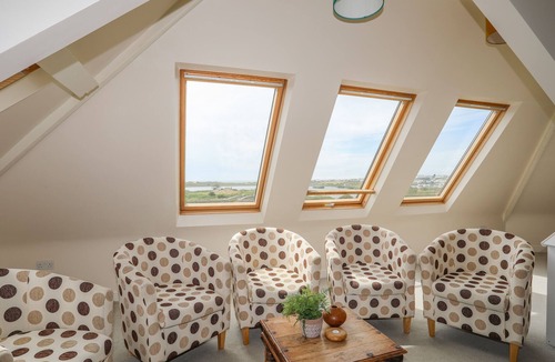 Llanfaelog House | Plas Newydd