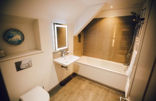 Rhiwbryfdir Hotel | Plas Weunydd Hotel