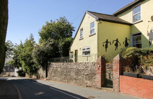 Bishops Castle House | PLASAUDUON, pet friendly, with open fire in Bishop's Castle