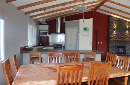 Rangataua House | PLATEAU COTTAGE modern and comfortable