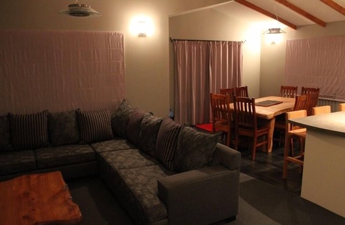 Rangataua House | PLATEAU COTTAGE modern and comfortable