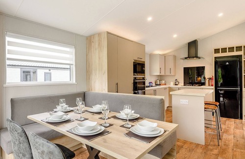 Mablethorpe Ski Chalet | Platinum 4 berth Lodge (Pet)