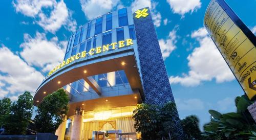 Depok Hotel | Platinum Adisucipto Hotel & Conference Center