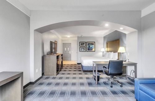 Webster Hotel | Platinum Inn & Suites Webster