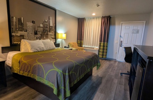 Barker Hotel | Platinum Inn