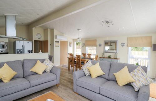 Borth House | Platinum Lodge