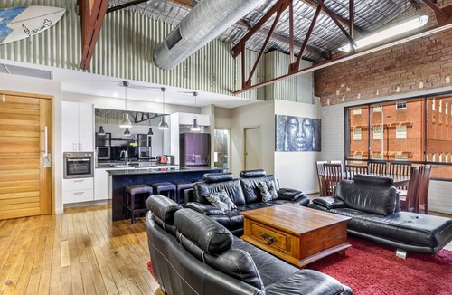 Newcastle West Apartment | Platinum Precinct - The Apartment