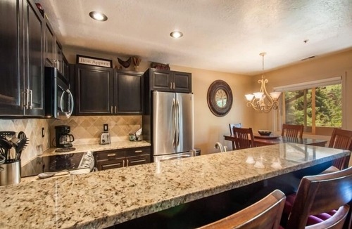 North Park City Condo | Platinum Rated 2BR Sleeps 7/8 Walk to the Slopes, Downtown. Location,Location!