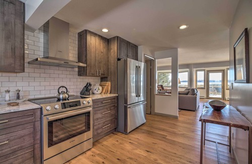 Plattsburgh House | Plattsburgh Home w/Deck on Lake Champlain