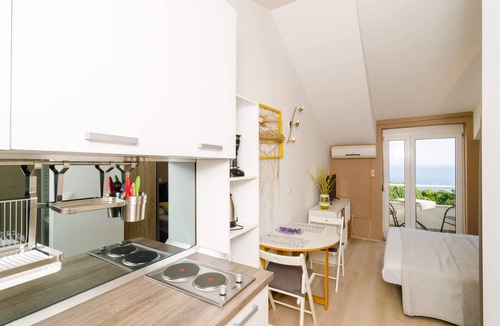 Gorica Apartment | PLAVAC MALI studio with balcony and sea view