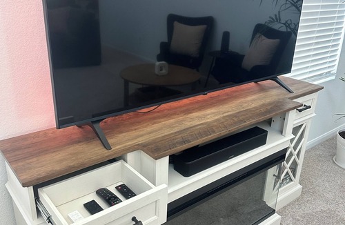 Hutto House | Play and Stay Spacious Luxe Lounge