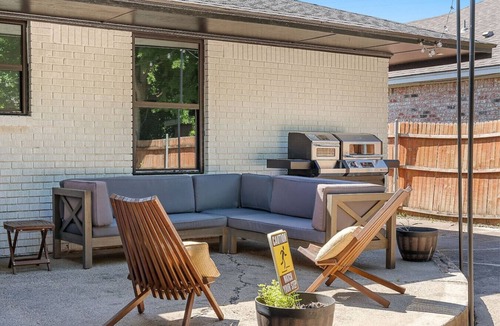Oak Cliff House | Play & Stay | Dallas Home w/Gym + Gameroom + WiFi