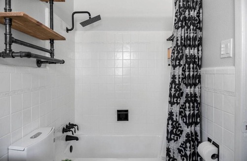 Oak Cliff House | Play & Stay | Dallas Home w/Gym + Gameroom + WiFi