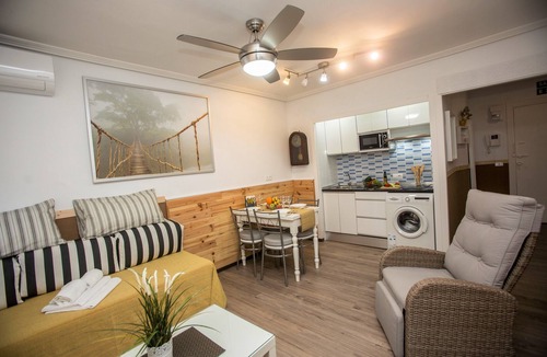 Raval Roig Apartment | PLAYA- CENTRICO APTO. C /POOL IN ROOFTOP - 1 DORM-A /A-WIFI