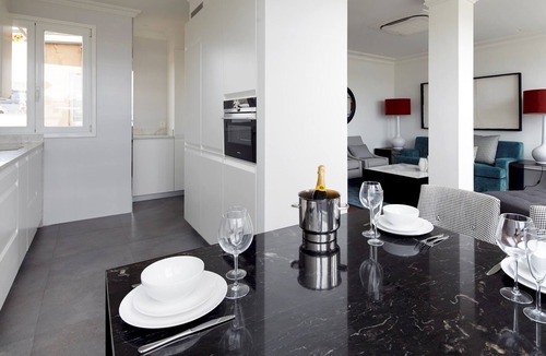 San Sebastian Centro Apartment | Playa de La Concha 7 by FeelFree Rentals