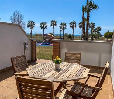 Cubelles Apartment | Playa, piscina, parking GENIAL