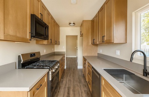 Lawndale House | Playhouse Retreat - Private Yard & Theater Lounge